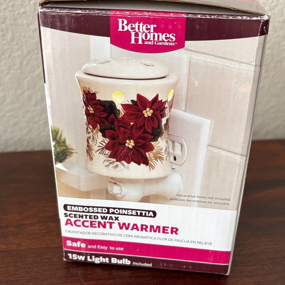 Embossed poinsettia scented wax wall plug in warmer NWT